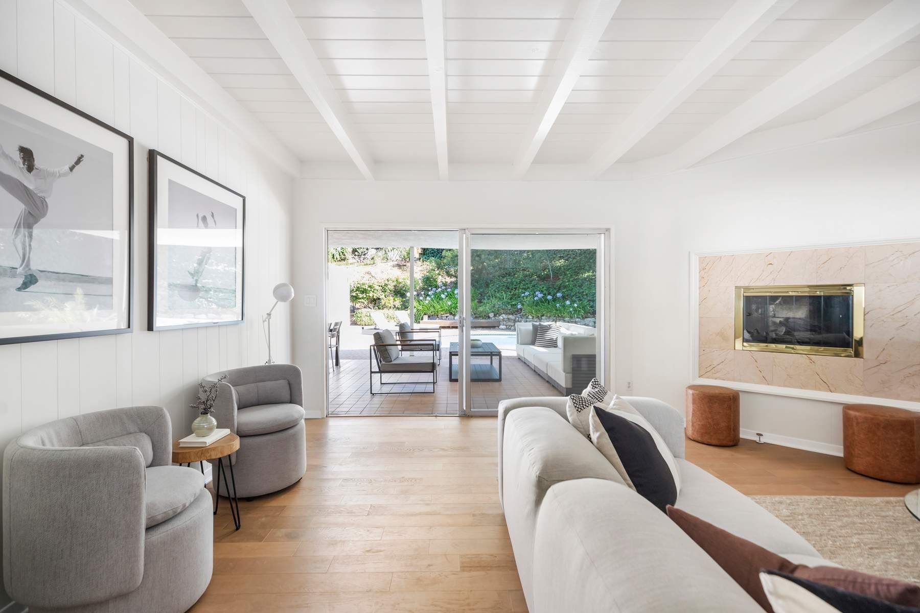Living and sitting area